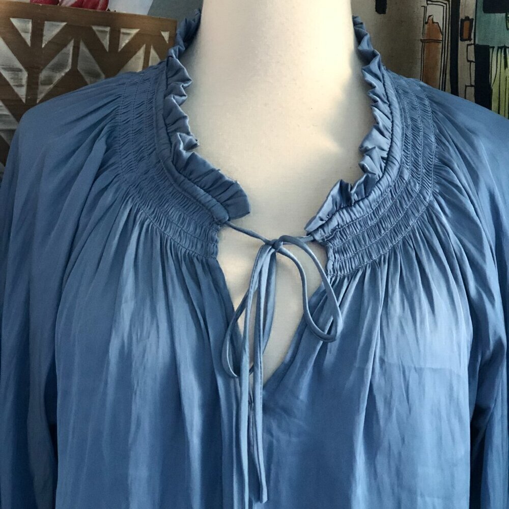 CARMEN MARC VALVO Blouse Women's size M Light Blue Smocked Ruffle Neck NEW - Picture 5 of 7